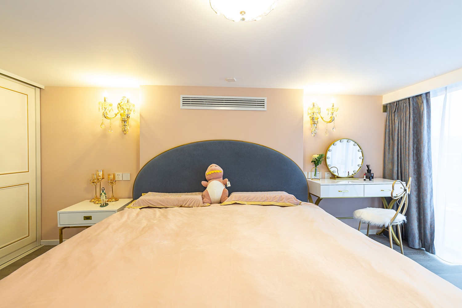 輕奢高級灰風(fēng)格家裝設(shè)計(jì)室內(nèi)裝修效果圖-臥室 輕奢高級灰風(fēng)格家裝設(shè)計(jì)室內(nèi)裝修效果圖-臥室