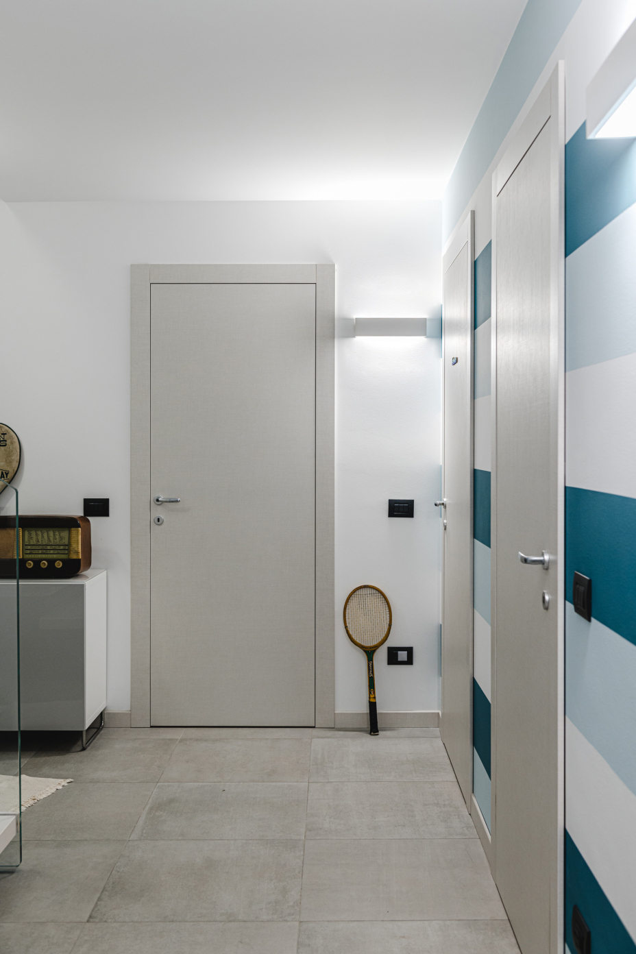 現(xiàn)代前衛(wèi)風格家裝設(shè)計室內(nèi)裝修效果圖-走廊 現(xiàn)代前衛(wèi)風格家裝設(shè)計室內(nèi)裝修效果圖-走廊