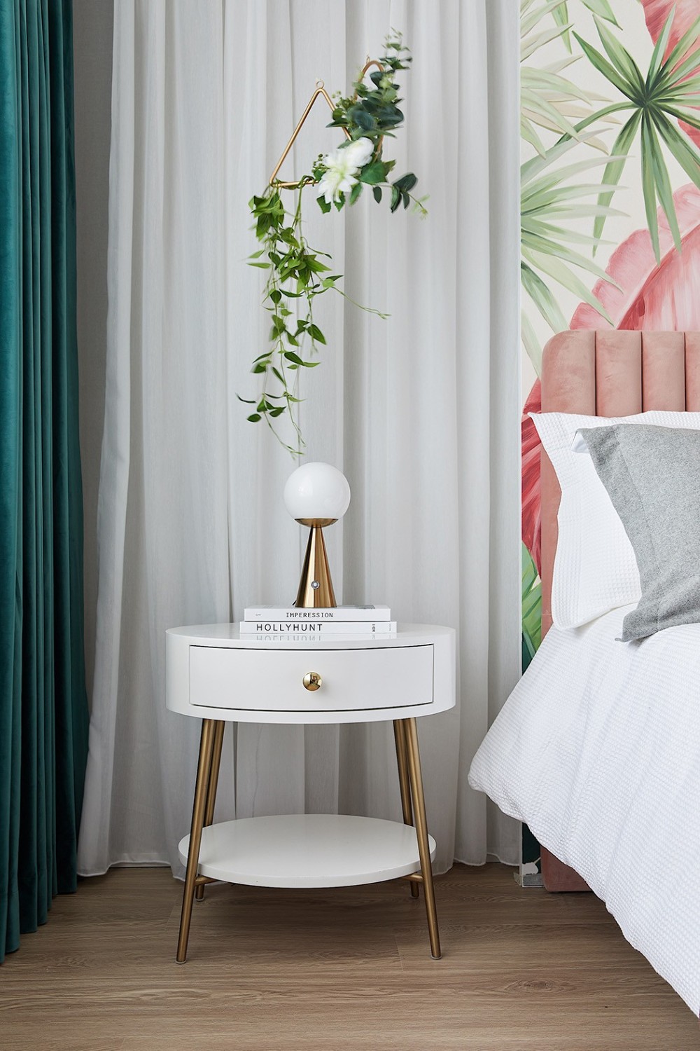 輕奢風(fēng)格室內(nèi)家裝案例效果圖-臥室床頭柜 輕奢風(fēng)格室內(nèi)家裝案例效果圖-臥室床頭柜