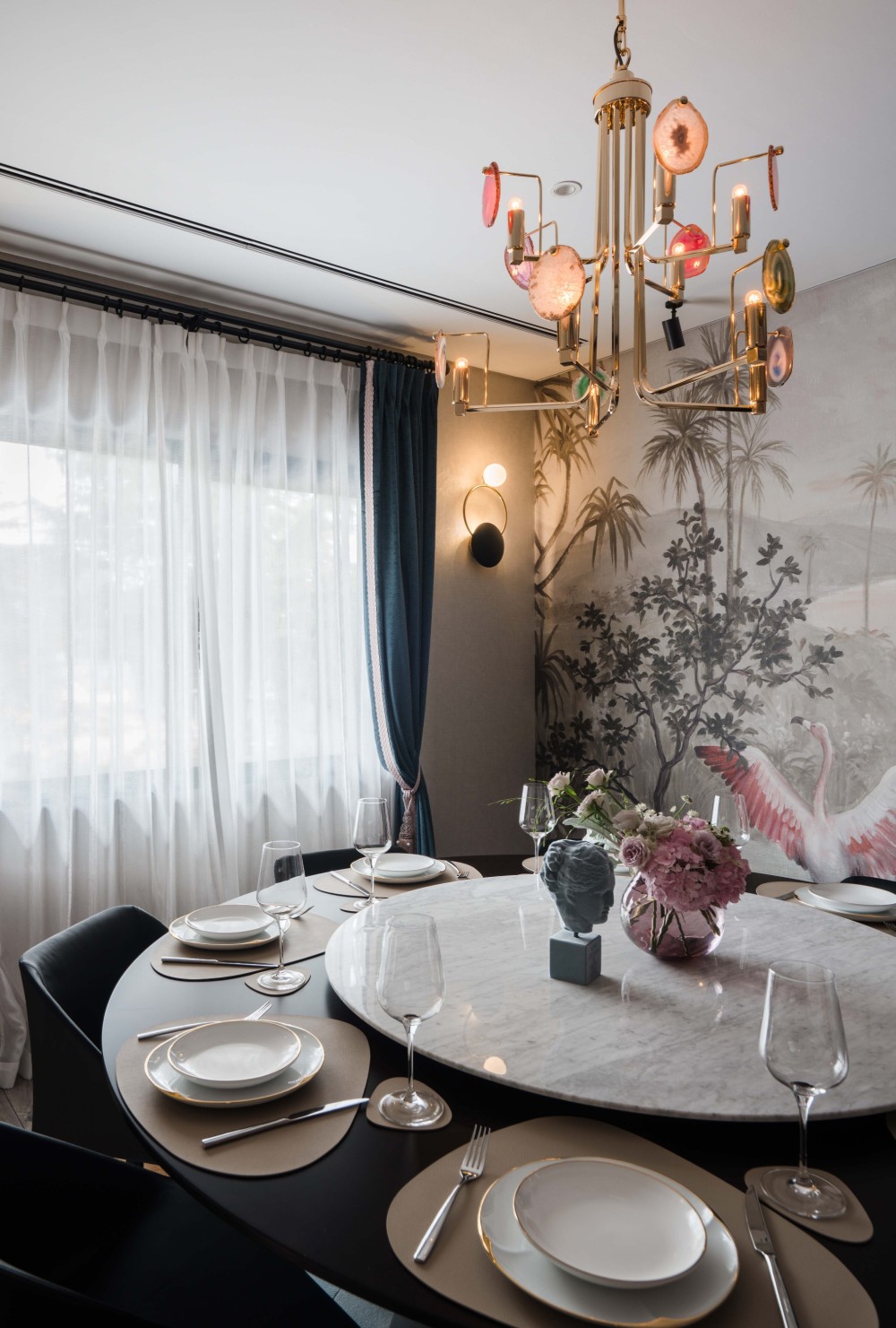 歐式古典混搭風(fēng)格室內(nèi)家裝案例效果圖-餐廳 歐式古典混搭風(fēng)格室內(nèi)家裝案例效果圖-餐廳