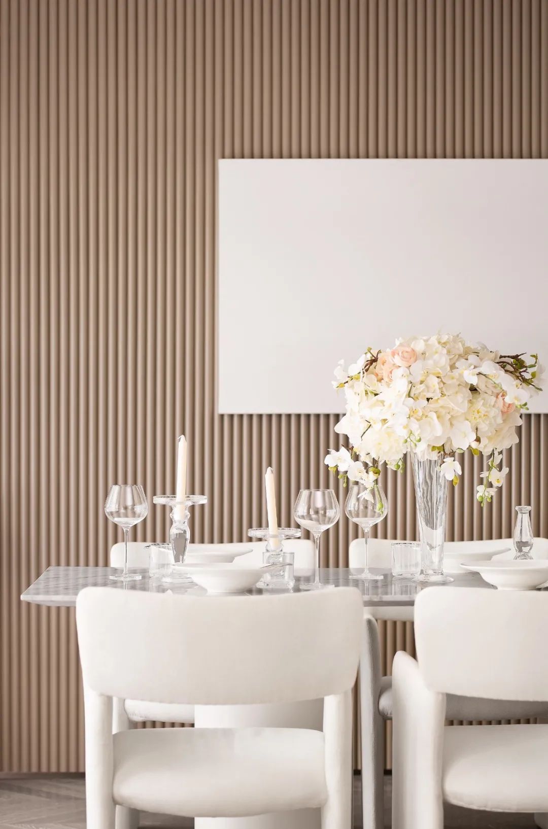 現(xiàn)代簡(jiǎn)約風(fēng)格別墅室內(nèi)設(shè)計(jì)家裝案例-餐廳 現(xiàn)代簡(jiǎn)約風(fēng)格別墅室內(nèi)設(shè)計(jì)家裝案例-餐廳