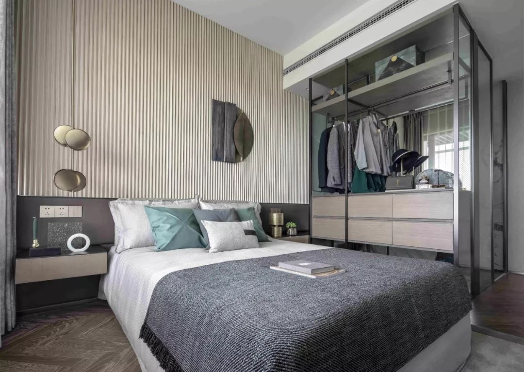 現(xiàn)代輕奢風格室內(nèi)設計家裝案例-主臥 現(xiàn)代輕奢風格室內(nèi)設計家裝案例-主臥