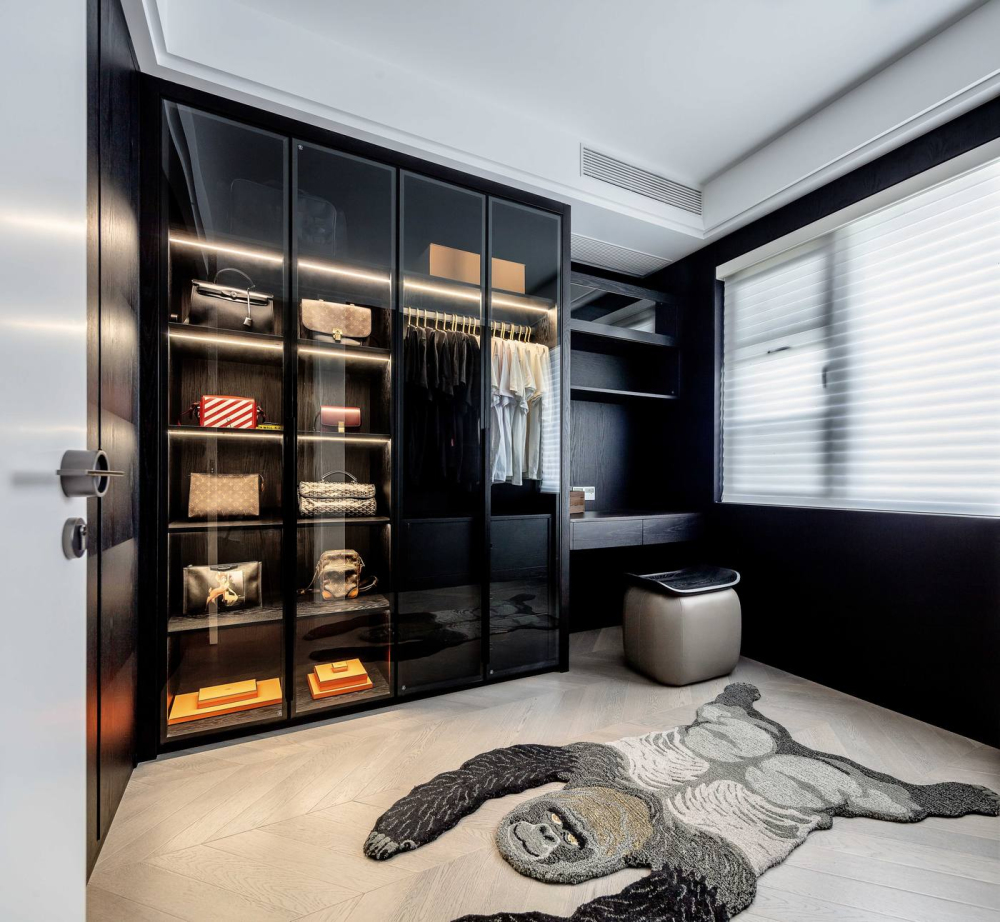 現代簡約風格室內家裝案例效果圖-衣帽間 現代簡約風格室內家裝案例效果圖-衣帽間