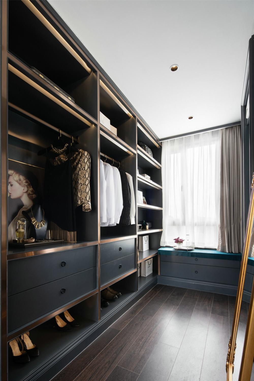 歐式古典風格別墅室內設計家裝案例-衣帽間 歐式古典風格別墅室內設計家裝案例-衣帽間