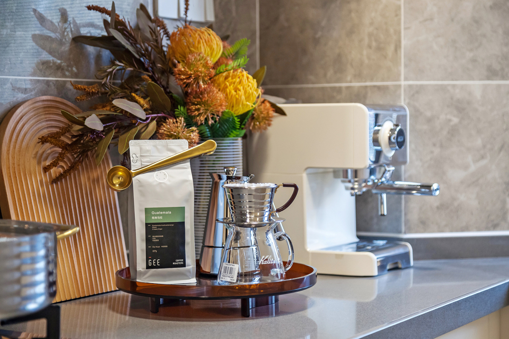 輕奢風格室內(nèi)家裝案例效果圖-廚房餐具 輕奢風格室內(nèi)家裝案例效果圖-廚房餐具