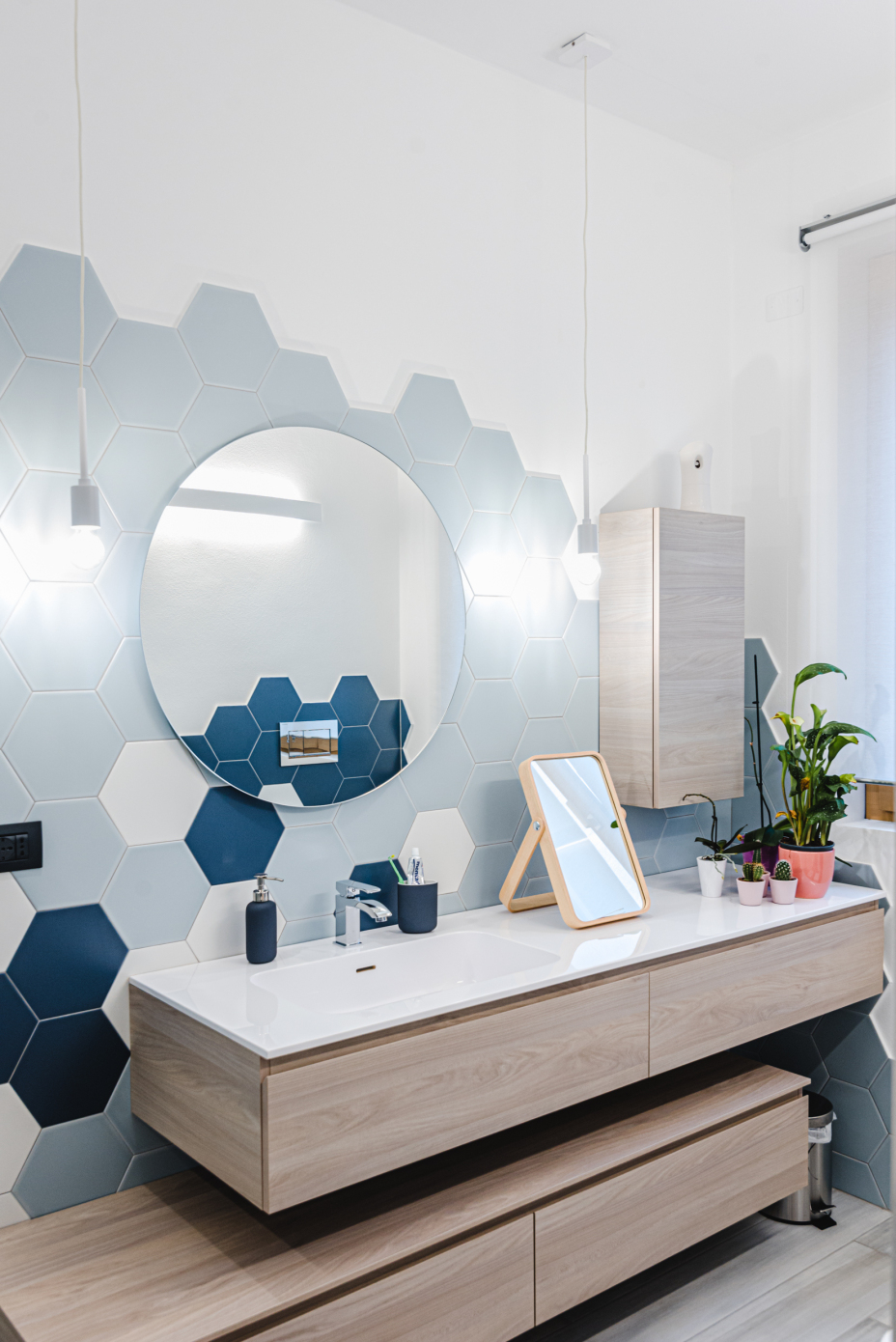 現(xiàn)代前衛(wèi)風格家裝設(shè)計室內(nèi)裝修效果圖-衛(wèi)生間 現(xiàn)代前衛(wèi)風格家裝設(shè)計室內(nèi)裝修效果圖-衛(wèi)生間