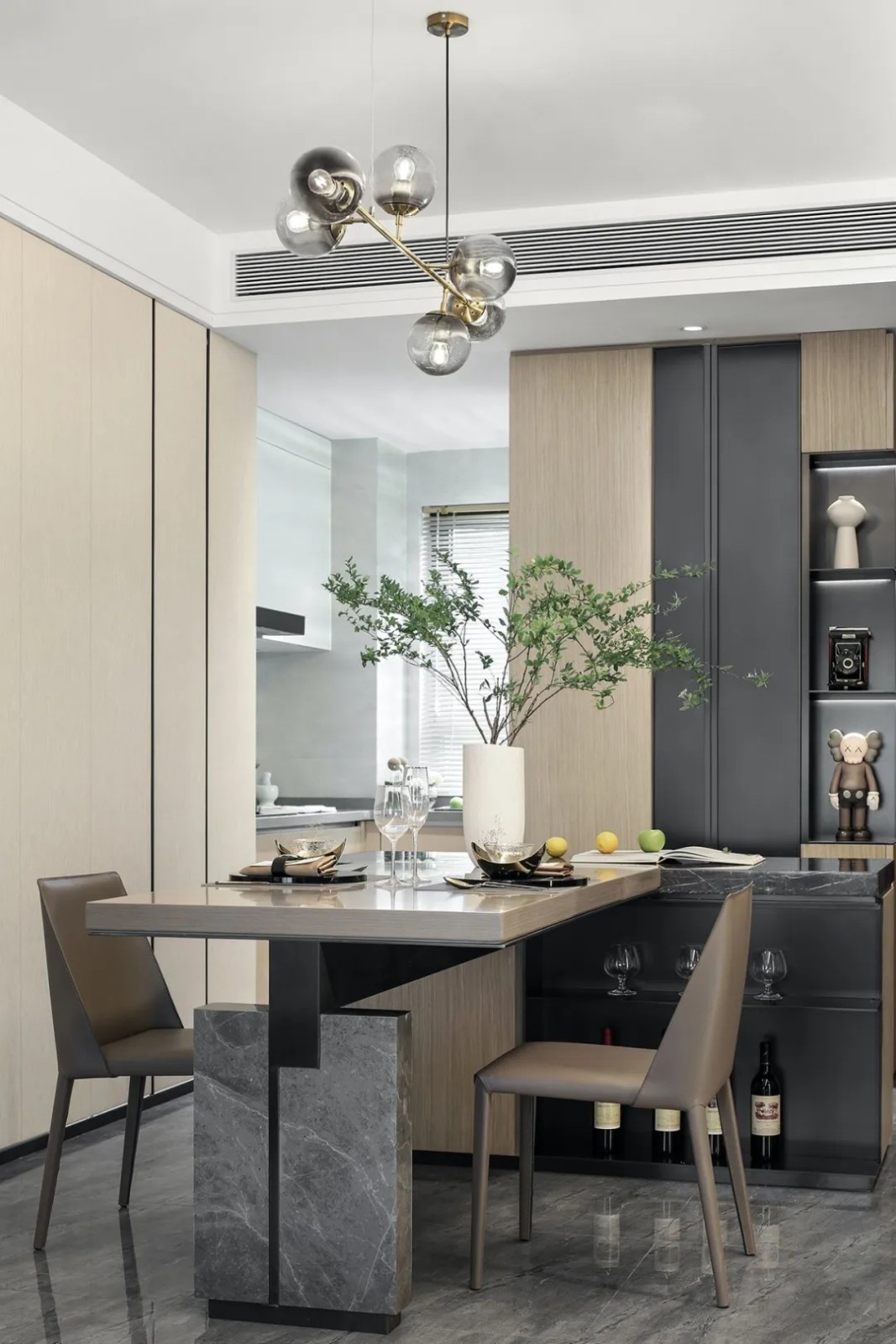 現(xiàn)代輕奢風(fēng)格家裝設(shè)計室內(nèi)裝修效果圖-餐廳 現(xiàn)代輕奢風(fēng)格家裝設(shè)計室內(nèi)裝修效果圖-餐廳