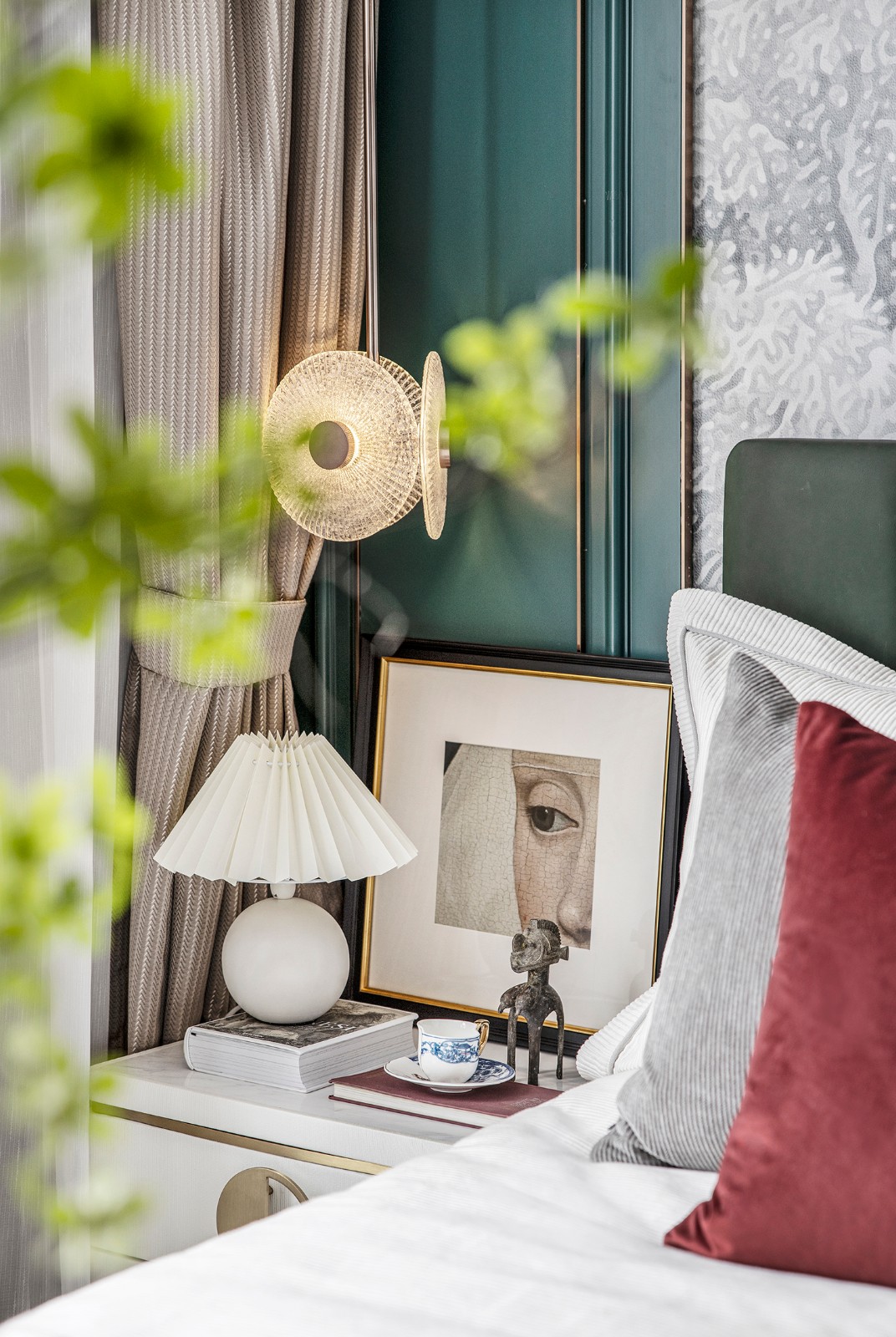 莫蘭迪輕奢風格室內設計家裝案例-臥室床頭柜 莫蘭迪輕奢風格室內設計家裝案例-臥室床頭柜