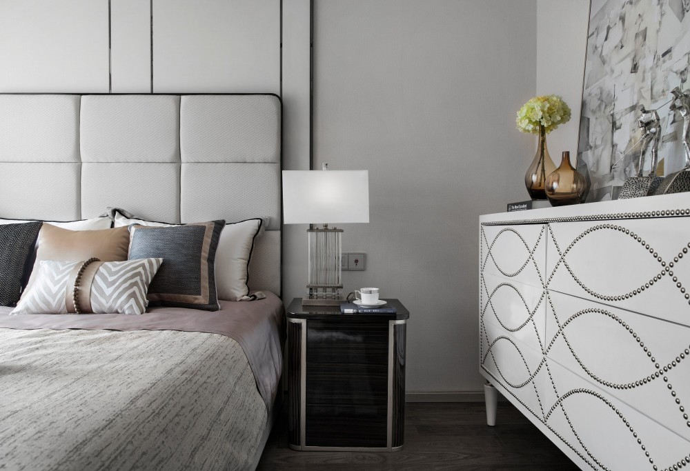 現(xiàn)代輕奢風格室內(nèi)設(shè)計家裝案例-臥室床頭柜 現(xiàn)代輕奢風格室內(nèi)設(shè)計家裝案例-臥室床頭柜